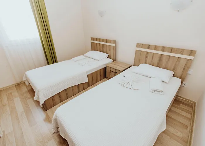 Karacan Park - Airport דלמן