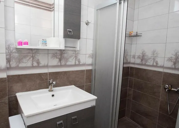 Karacan Park - Airport מלון 3*