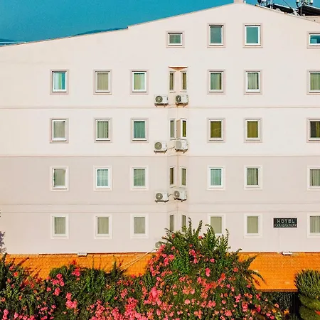 Hotel Karacan Park - Airport 3*